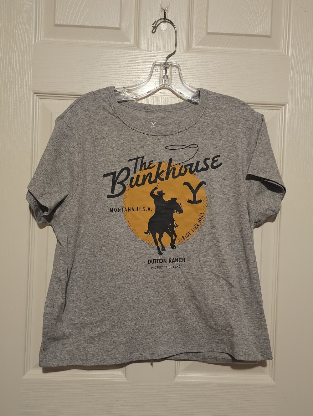 Yellowstone The Bunkhouse Dutton Ranch Grey Graphic Tee with Yellow Print Sz XL
